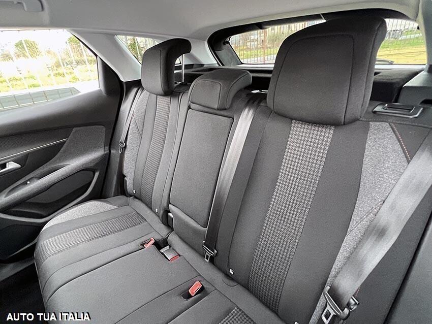 PEUGEOT 3008 1.2 BENZINA NAVI-AUTOMATICA