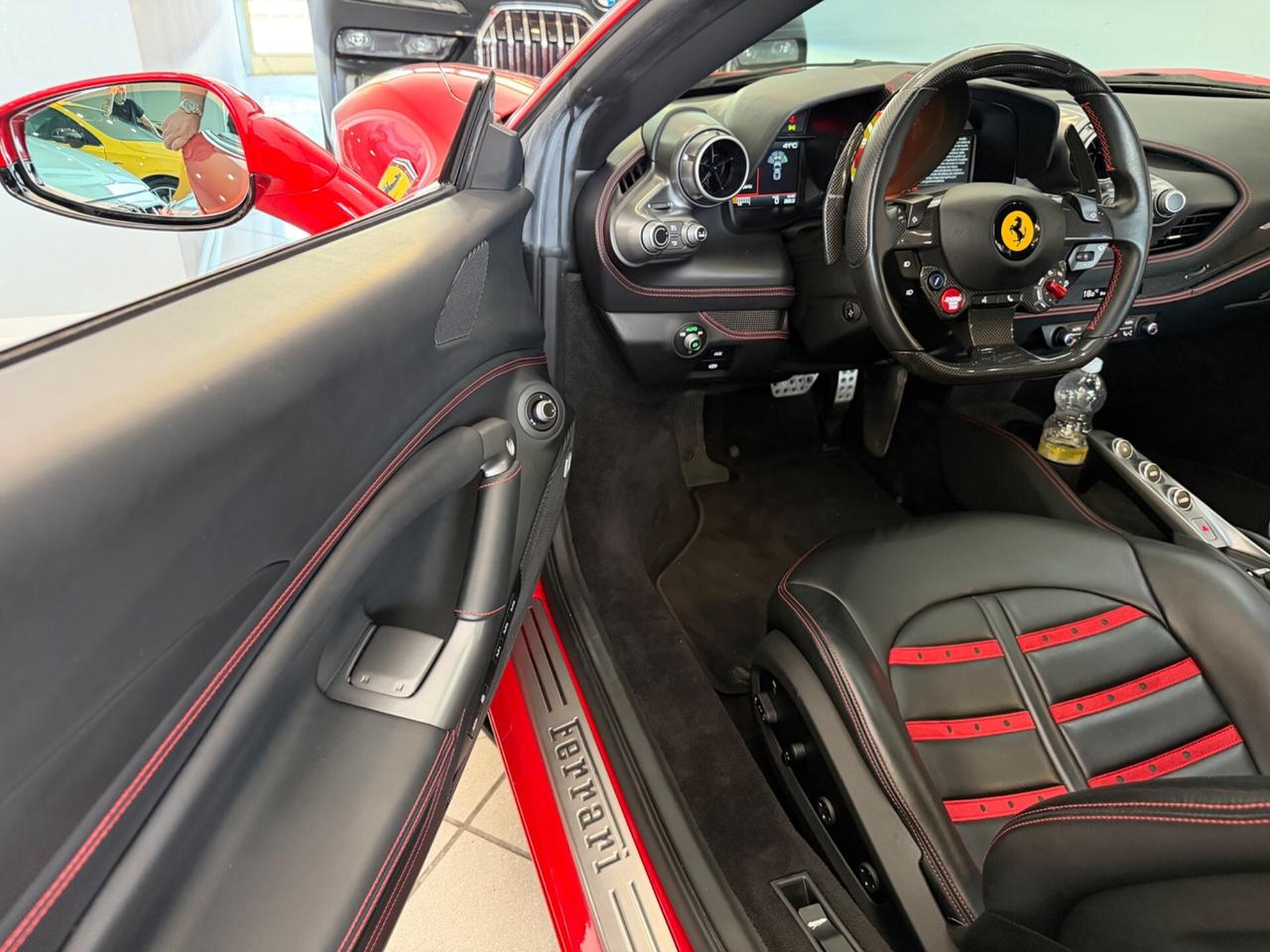 Ferrari F8 Tributo iva esposta tagliandata casa Madre