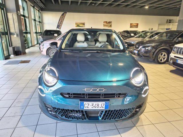 FIAT 600 Hybrid 110 CV DCT MHEV La Prima NEOPATENTATI