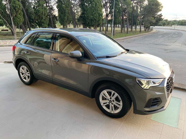 AUDI Q3 35 2.0 TDI S tronic Business COCKPIT