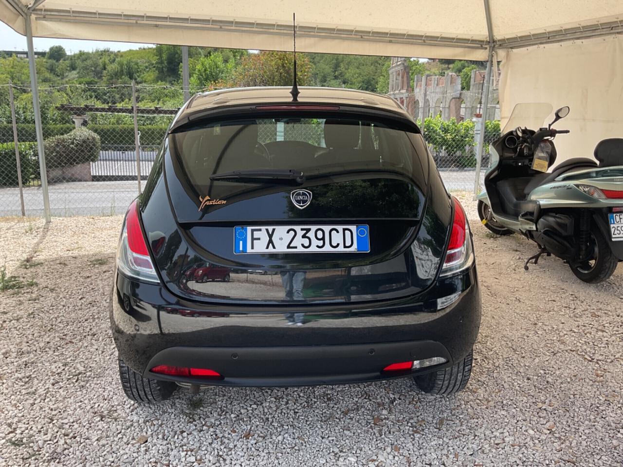 Lancia Ypsilon 1.2 69 CV 5 porte GPL Ecochic Elefantino Blu