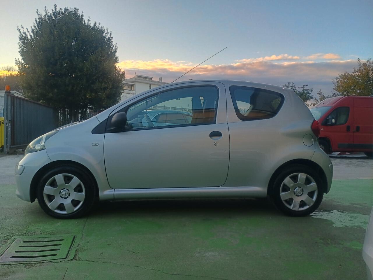 TOYOTA AYGO NEOPATENTATI