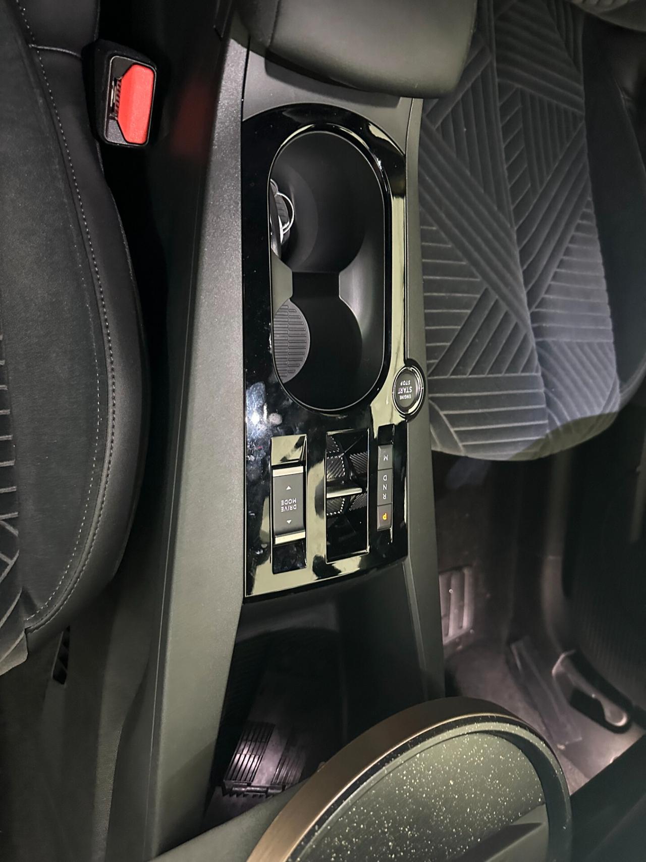 Lancia Ypsilon Hybrid e-DCT LX