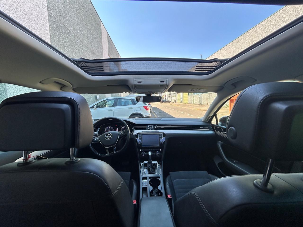 Volkswagen Passat Variant 2.0 TDI DSG Executive | Tetto Panoramico LED Navi