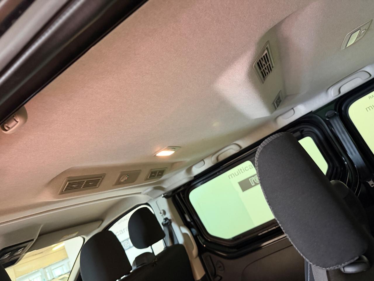 Renault Trafic passenger 9 Posti