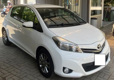TOYOTA YARIS 1.0 BENZINA 5 PORTE - ANCHE PER NEOPATENTATI