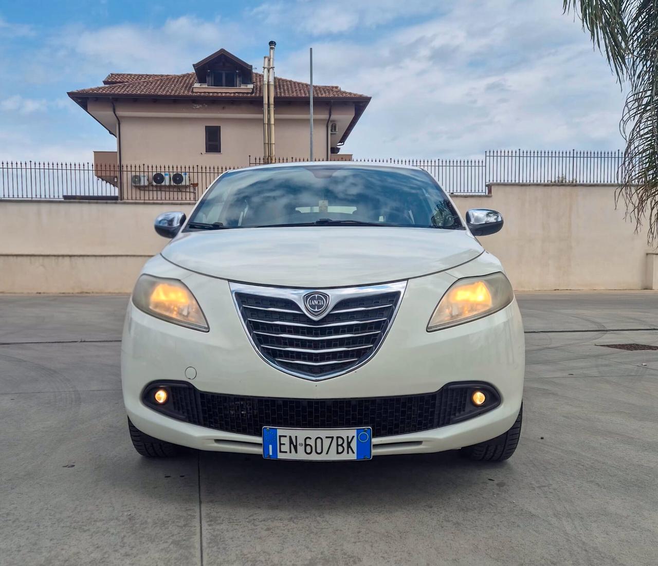 Lancia Ypsilon 1.3 MJT 16V 95 CV 5 porte S&S Silver