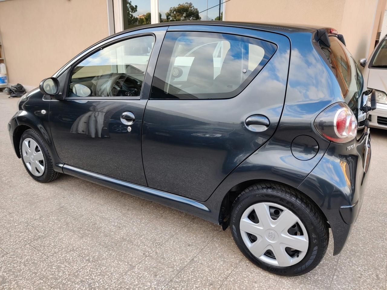 Toyota Aygo 1.0 Benzina 5 porte 2010