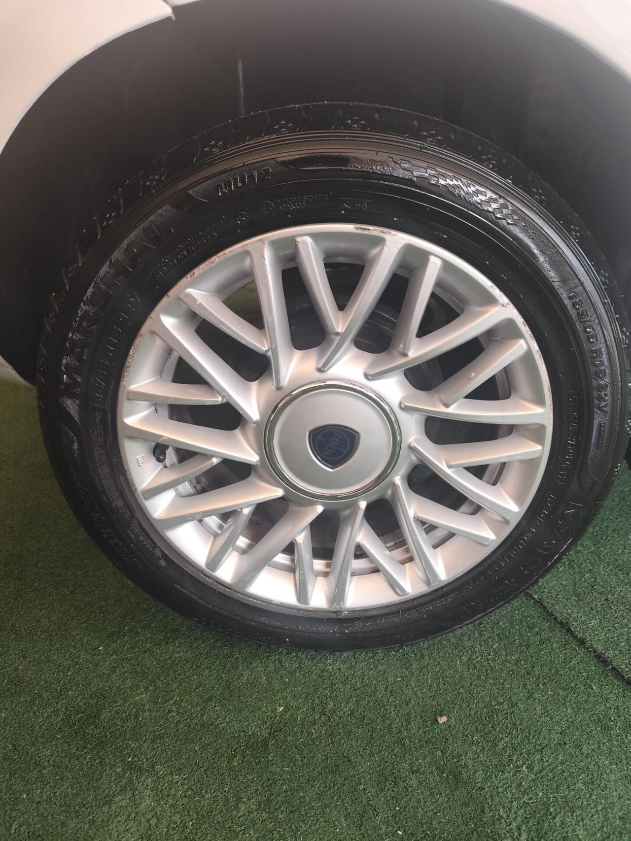 Lancia Ypsilon 1.2 69 CV 5 porte S&S Platinum