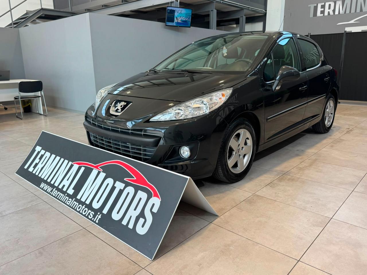 Peugeot 207 1.4 HDi 70CV 5p. Allure