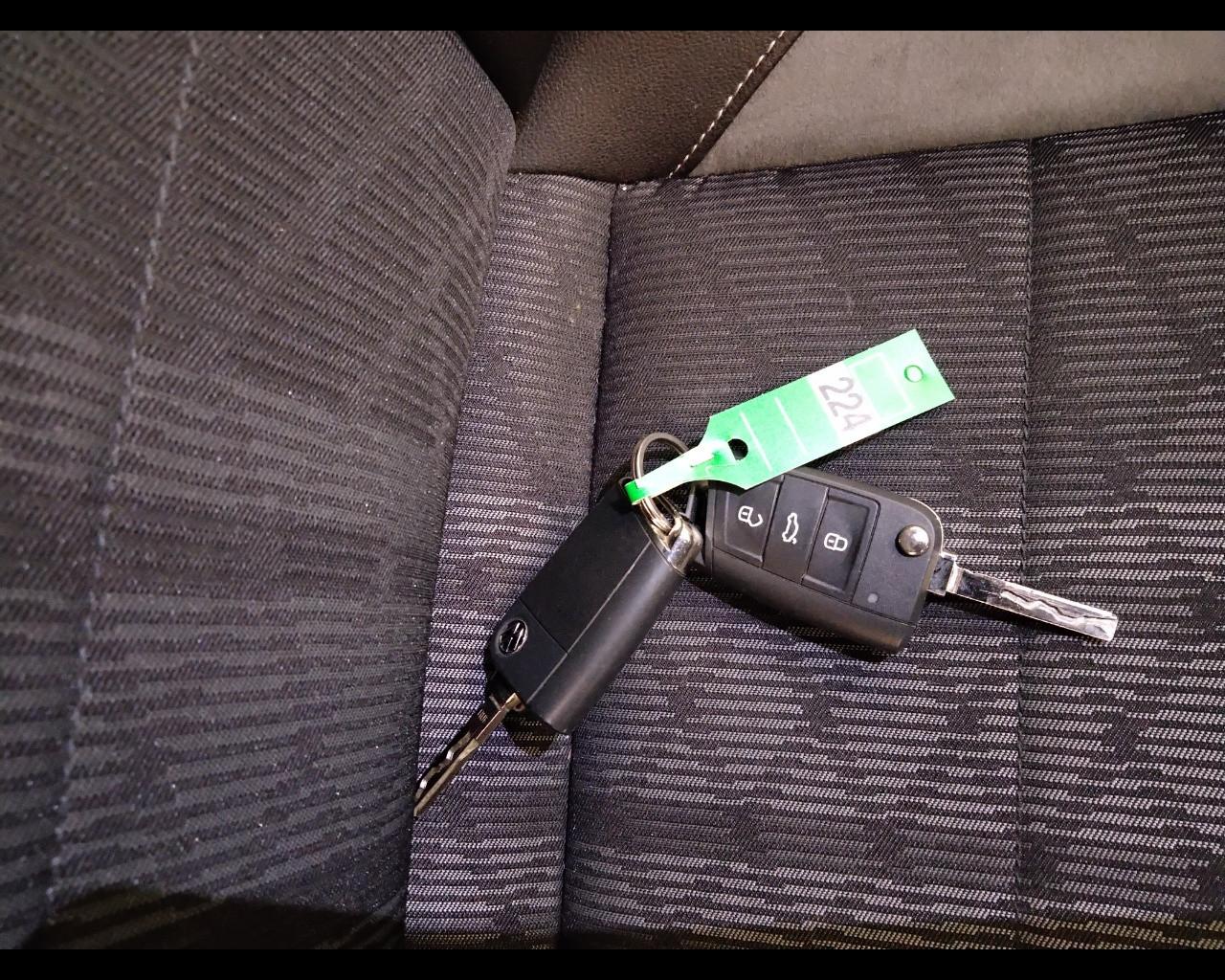 VOLKSWAGEN T-Roc I 2022 - T-Roc 1.0 tsi R-Line 110cv