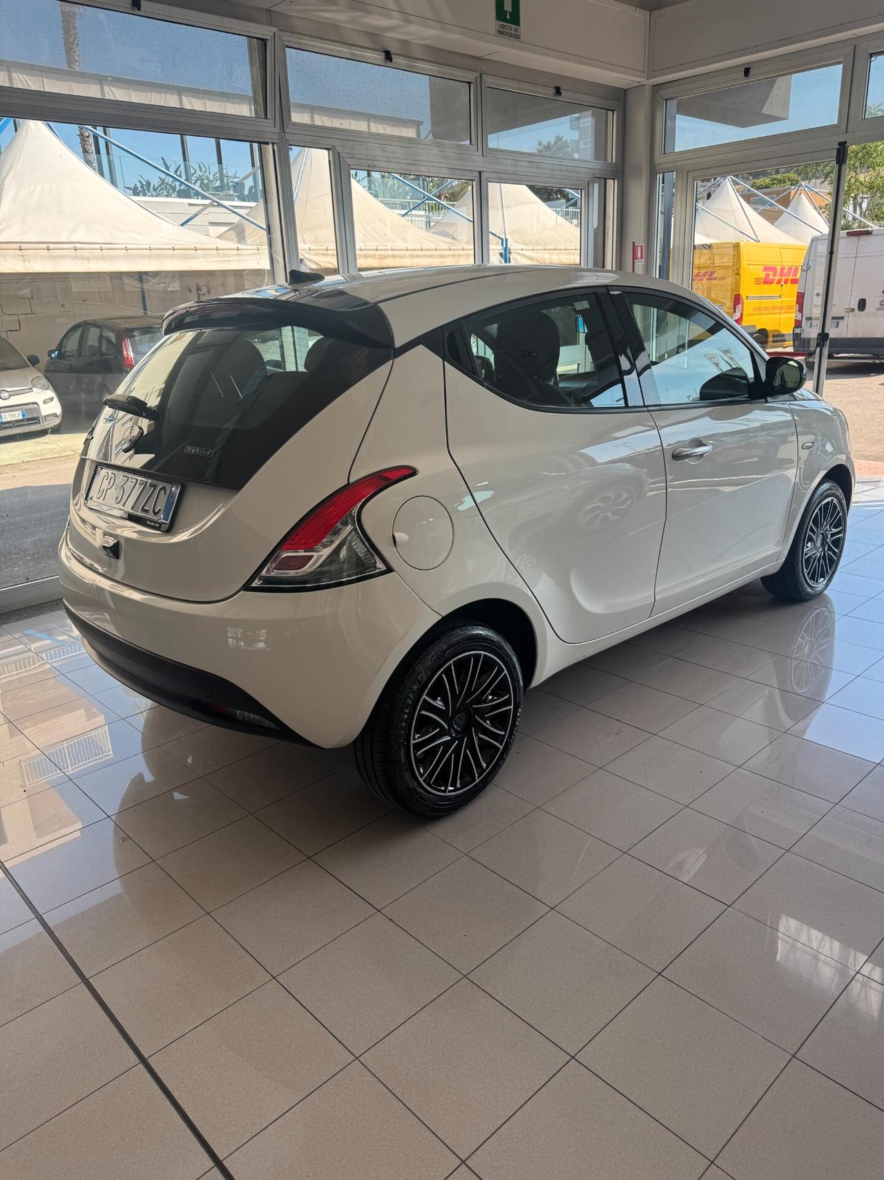LANCIA YPSILON FULL OPTIONAL