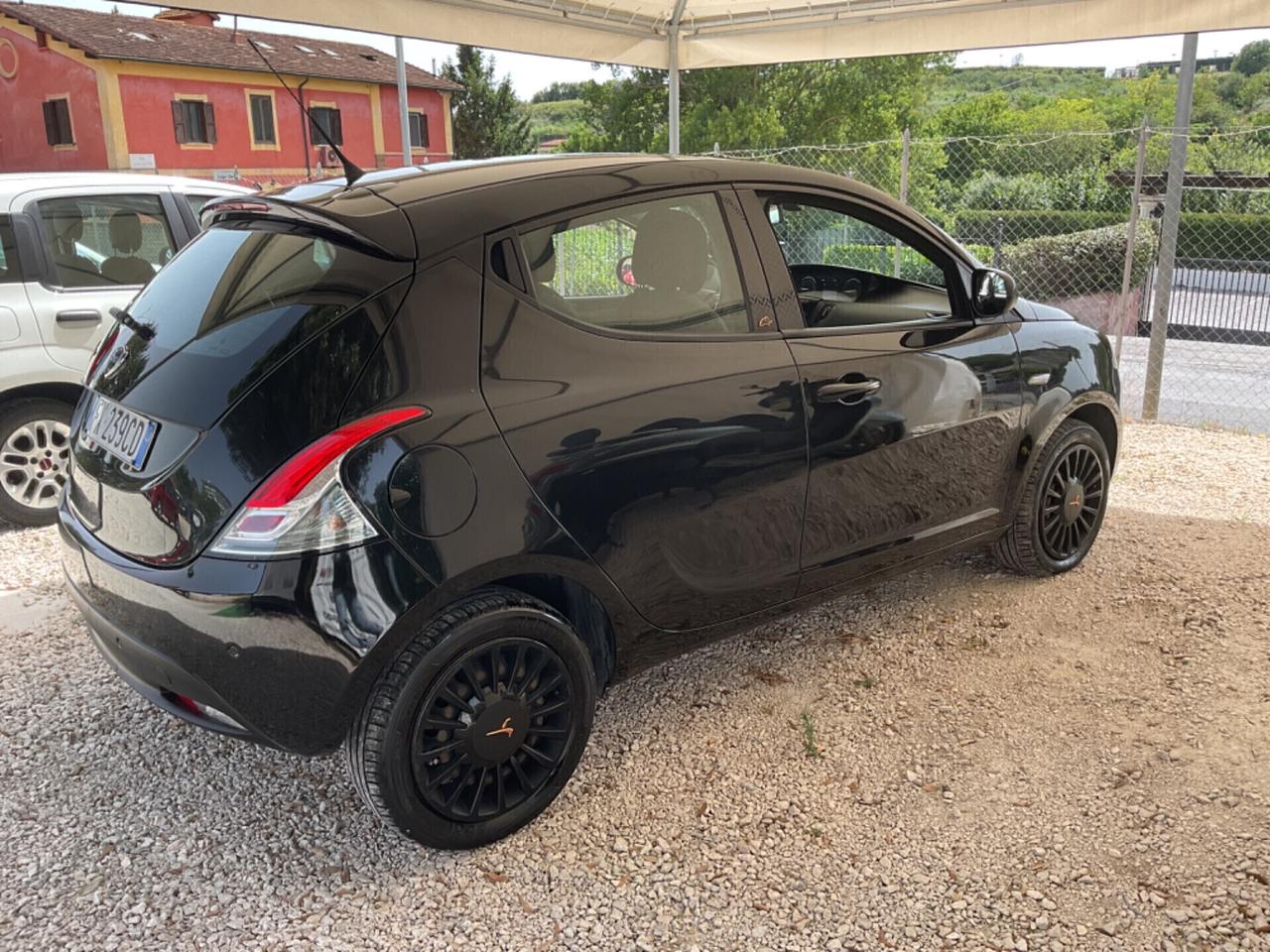 Lancia Ypsilon 1.2 69 CV 5 porte GPL Ecochic Elefantino Blu