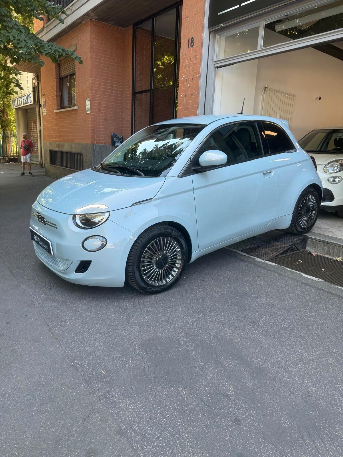 Fiat 500 500e Berlina icon batteria maggiorata
