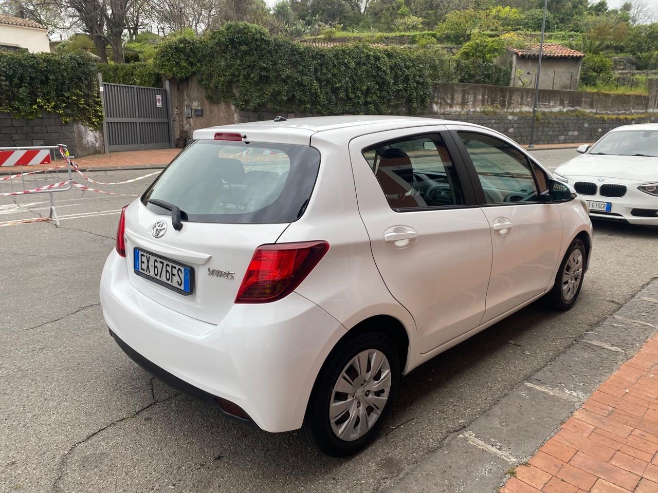 Toyota Yaris 1.0 5 porte Lounge 69cv 2014