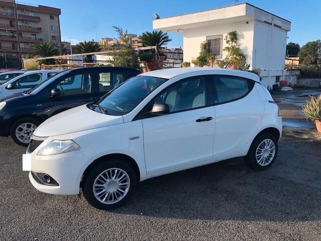 Lancia Ypsilon 0.9 TwinAir 5 porte Metano Ecochic Elefantino Blu