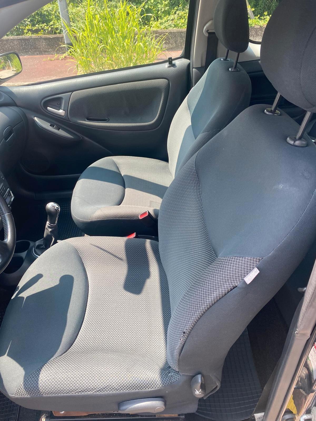 Toyota Yaris 1.0i 16V cat 3 porte Sol Blue ADATTA AI NEOPATENTATI