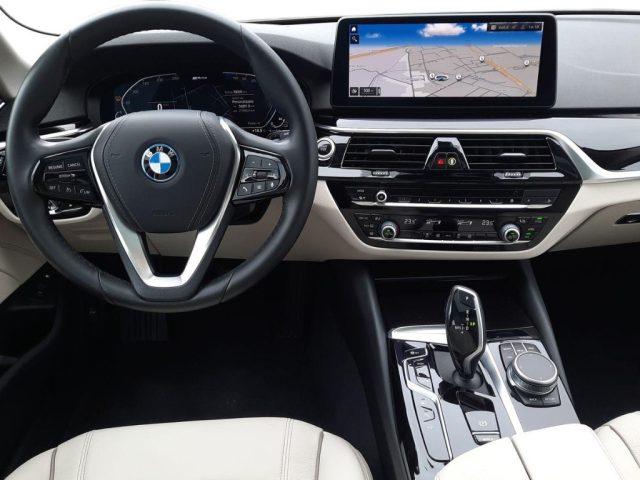 BMW 530 e xDrive Touring Business Aut. + Tetto apr.