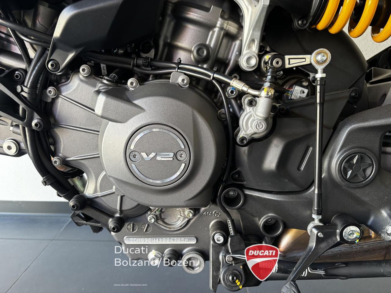 Ducati Monster V2 896