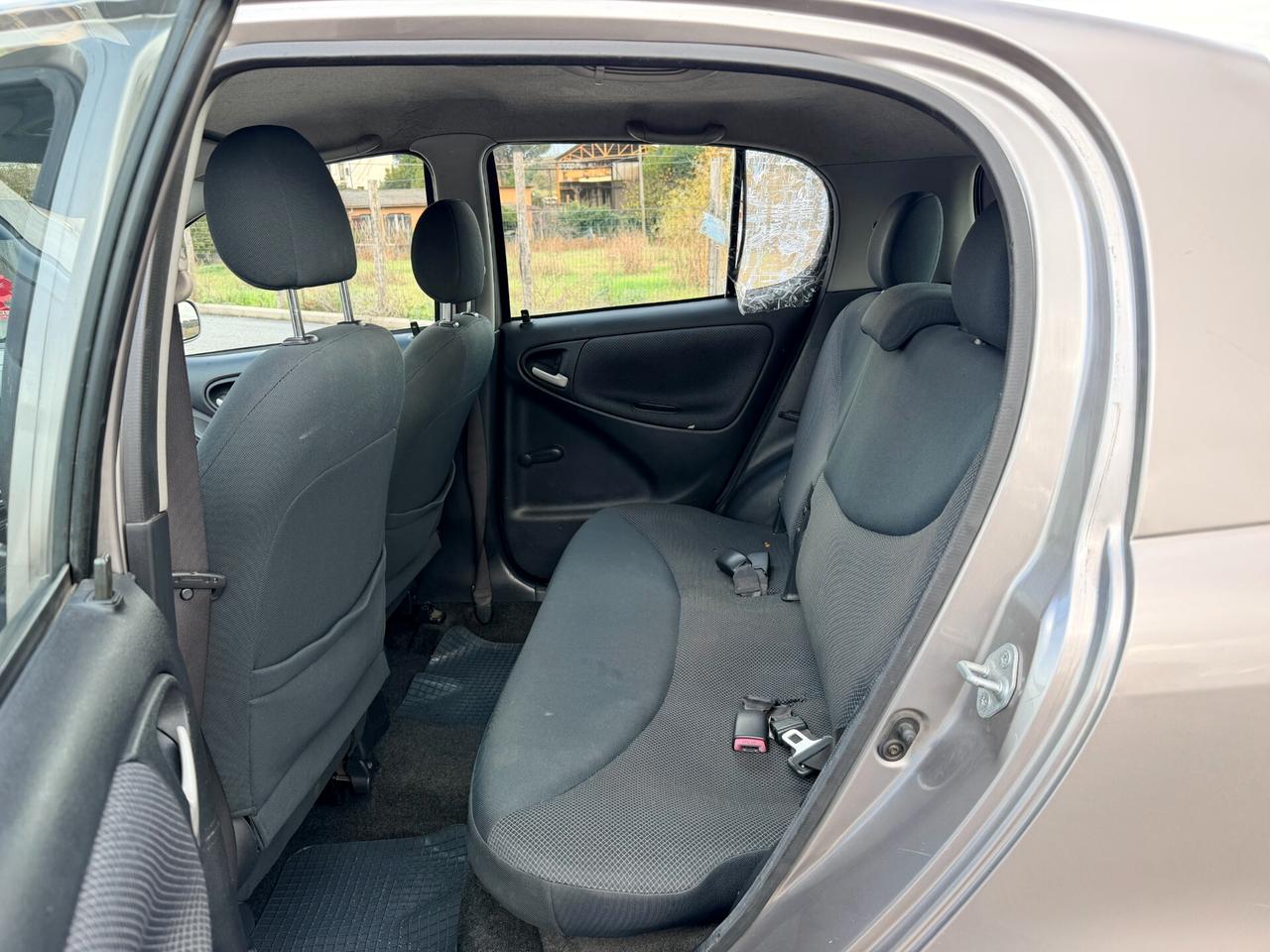 Toyota Yaris 1.4 tdi D-4D cat 5 porte