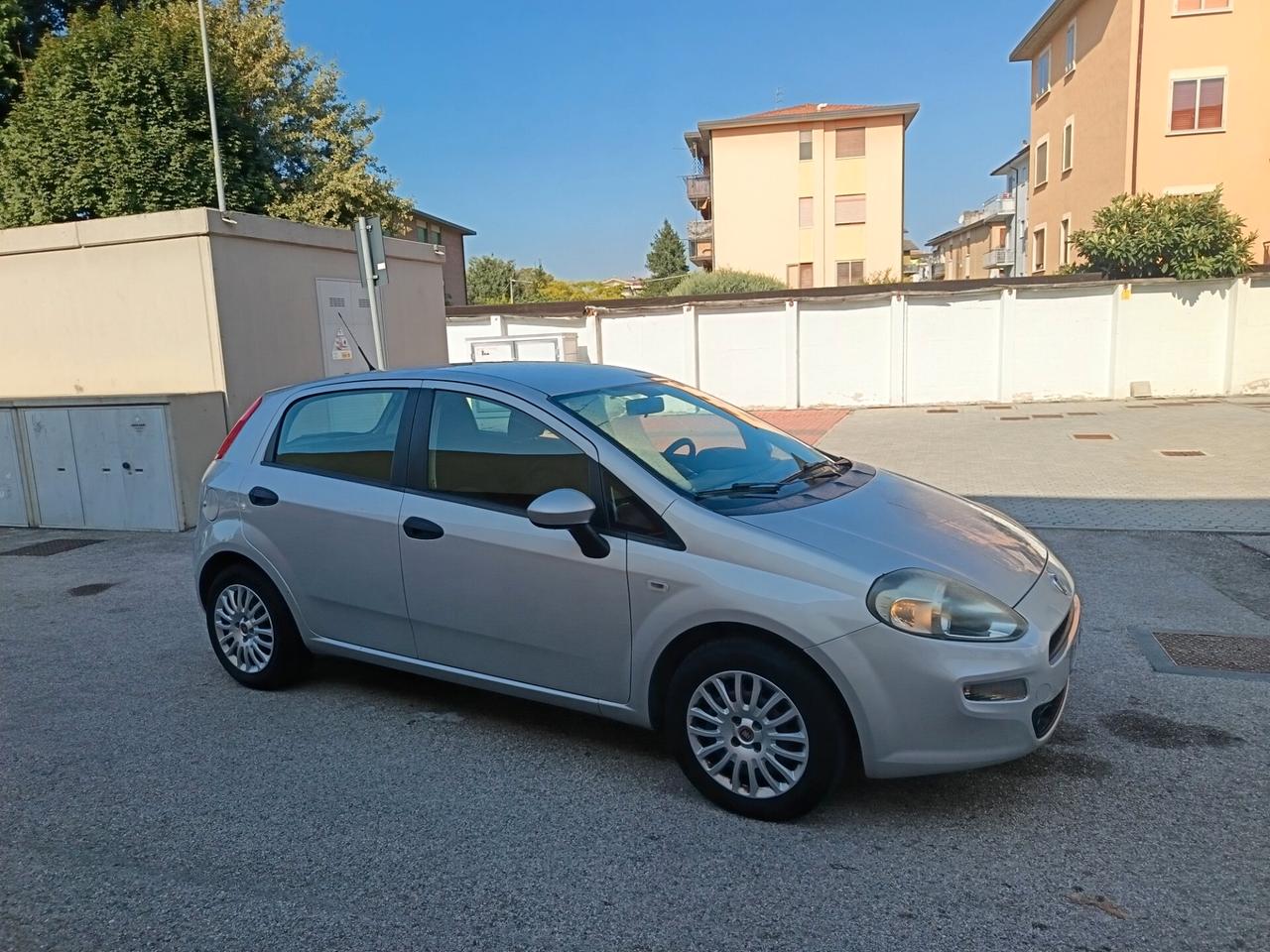 Fiat Punto 1.3 MJT II 75 CV 2015 ok neo patente