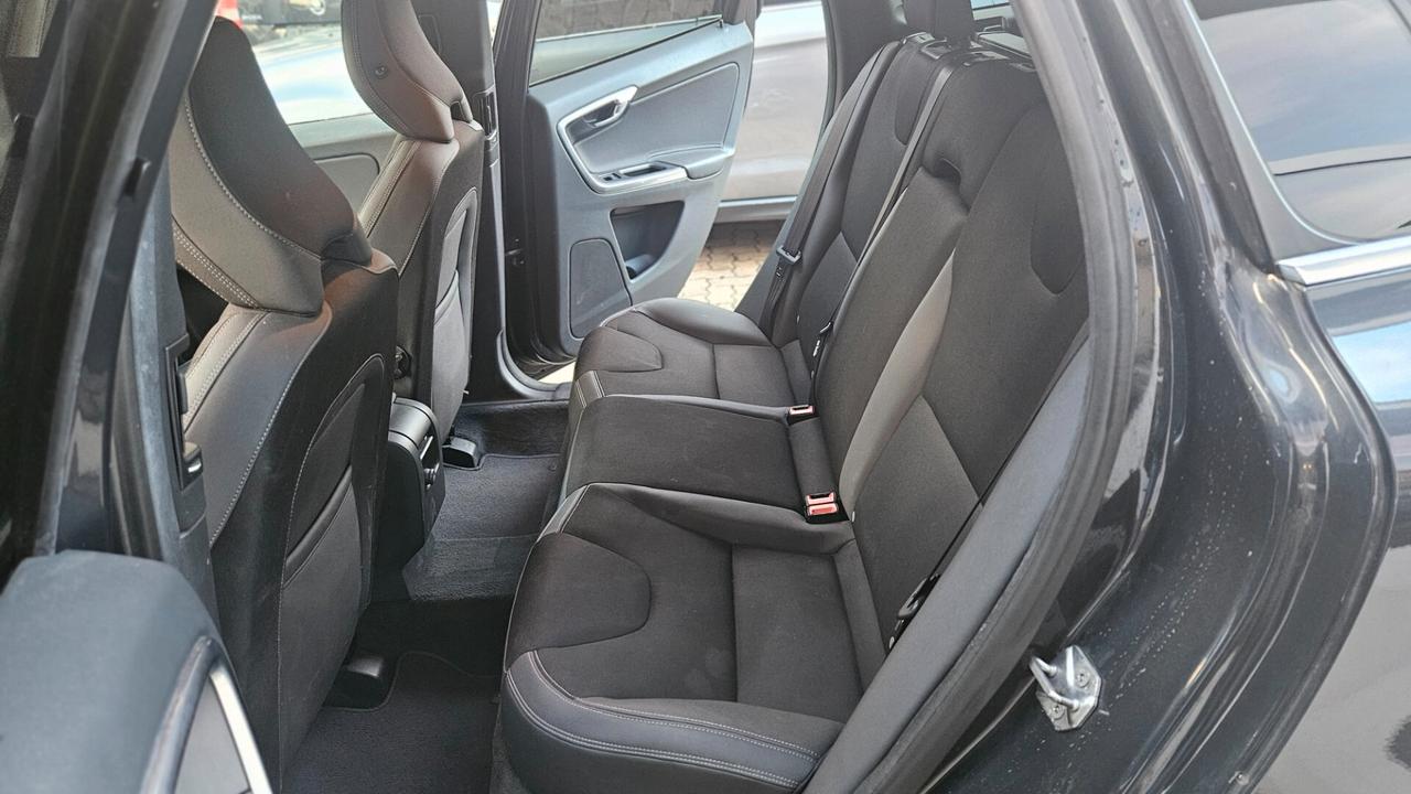 Volvo XC 60 2.4 d4 awd 181cv geartronic NAVY-CAM-SED.RISC