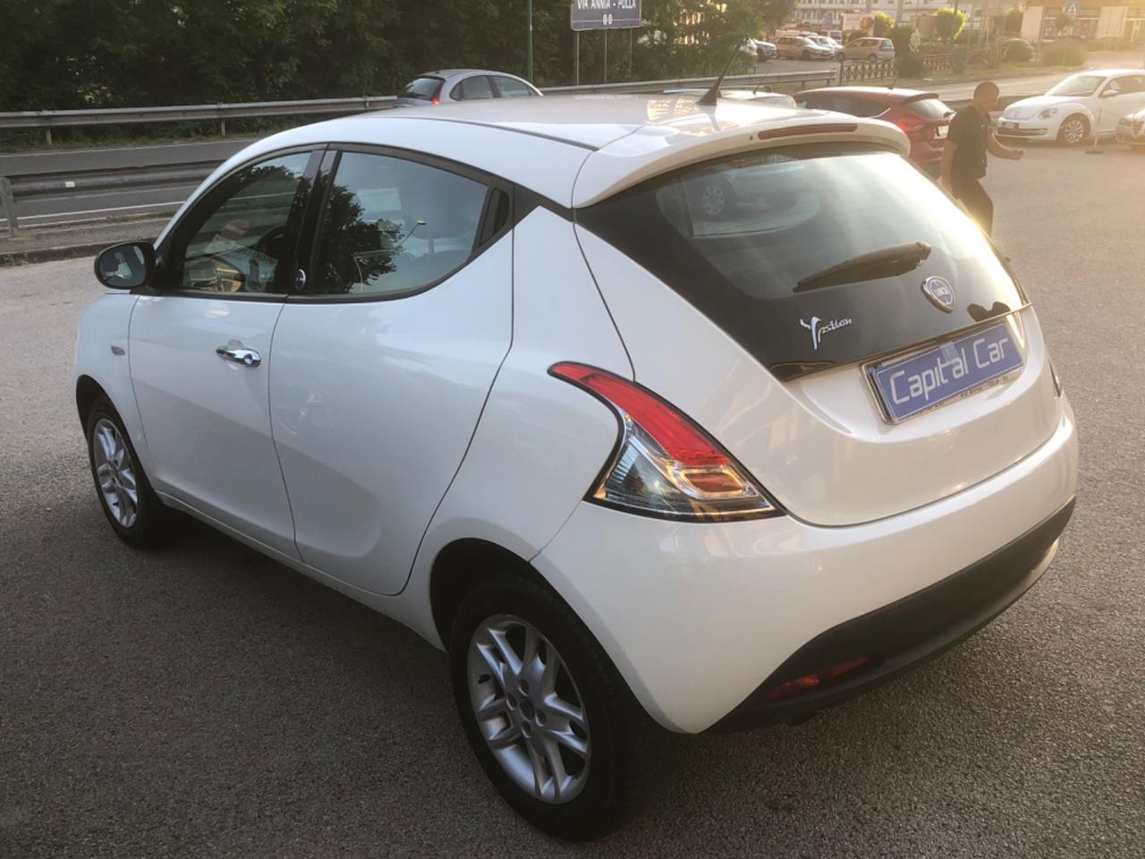 Lancia Ypsilon 0.9 TwinAir 85 CV 5 porte Metano Ecochic Silver