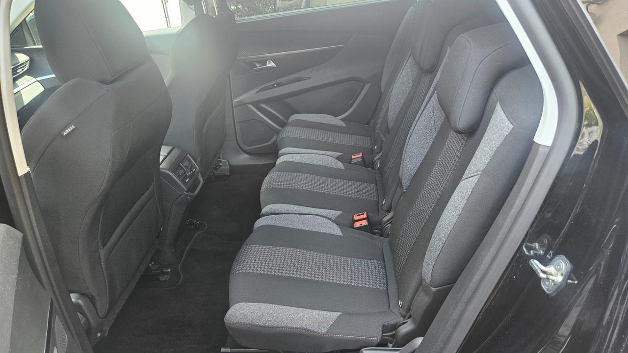 Peugeot 5008 1.5 bluehdi 131 CV C.AUTOMATICO-NAVY-CARPLAY-
