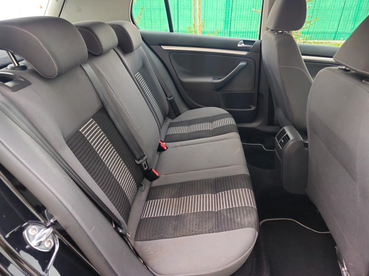 Volkswagen Golf 1.6 gpl
