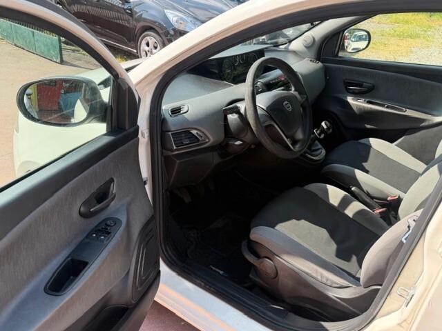 Lancia Ypsilon 0.9 TwinAir 85 CV 5 porte Metano Ecochic