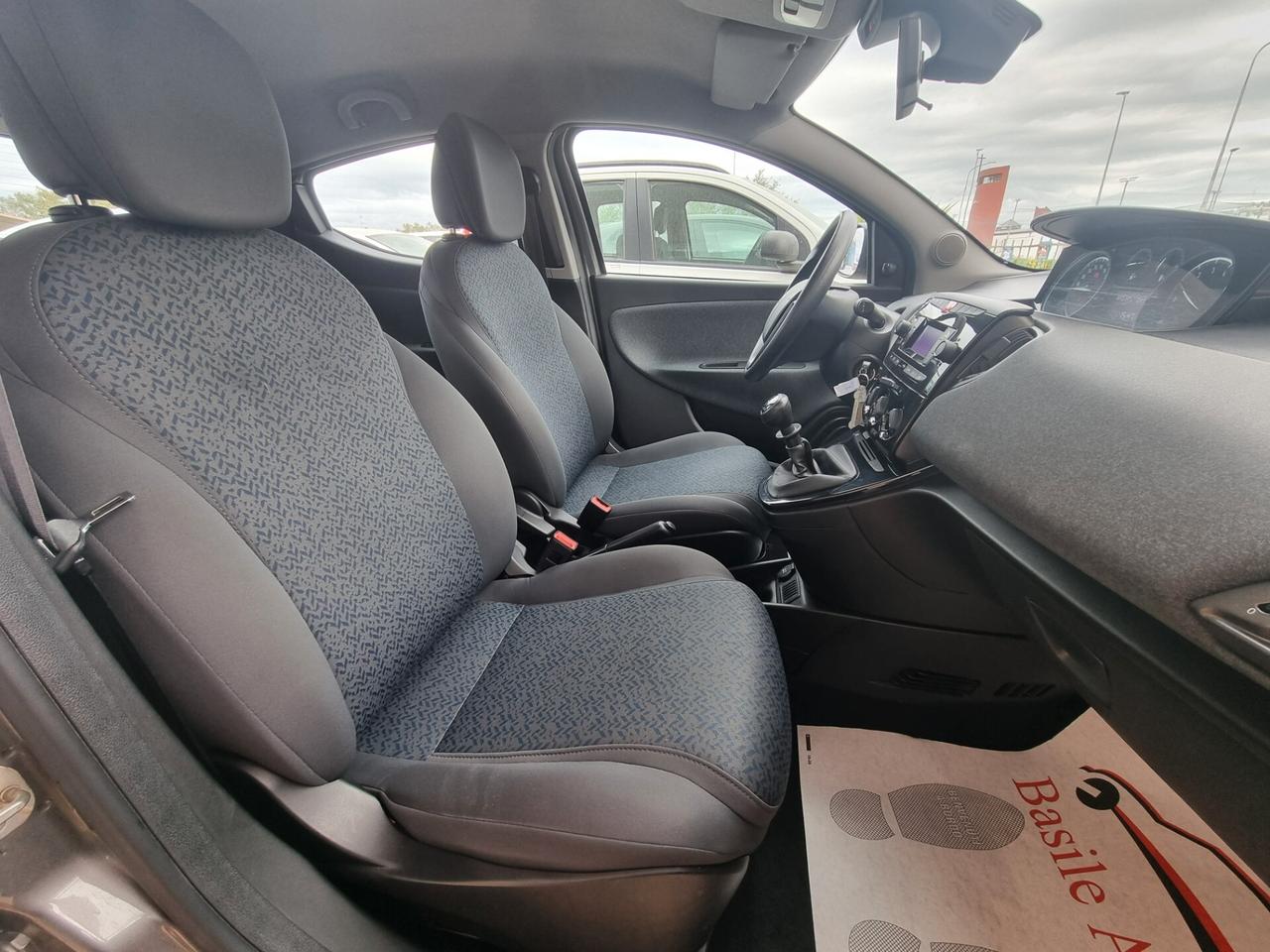 Lancia Ypsilon 1.0 FireFly 5 porte S&S Hybrid Ecochic A. Ferretti