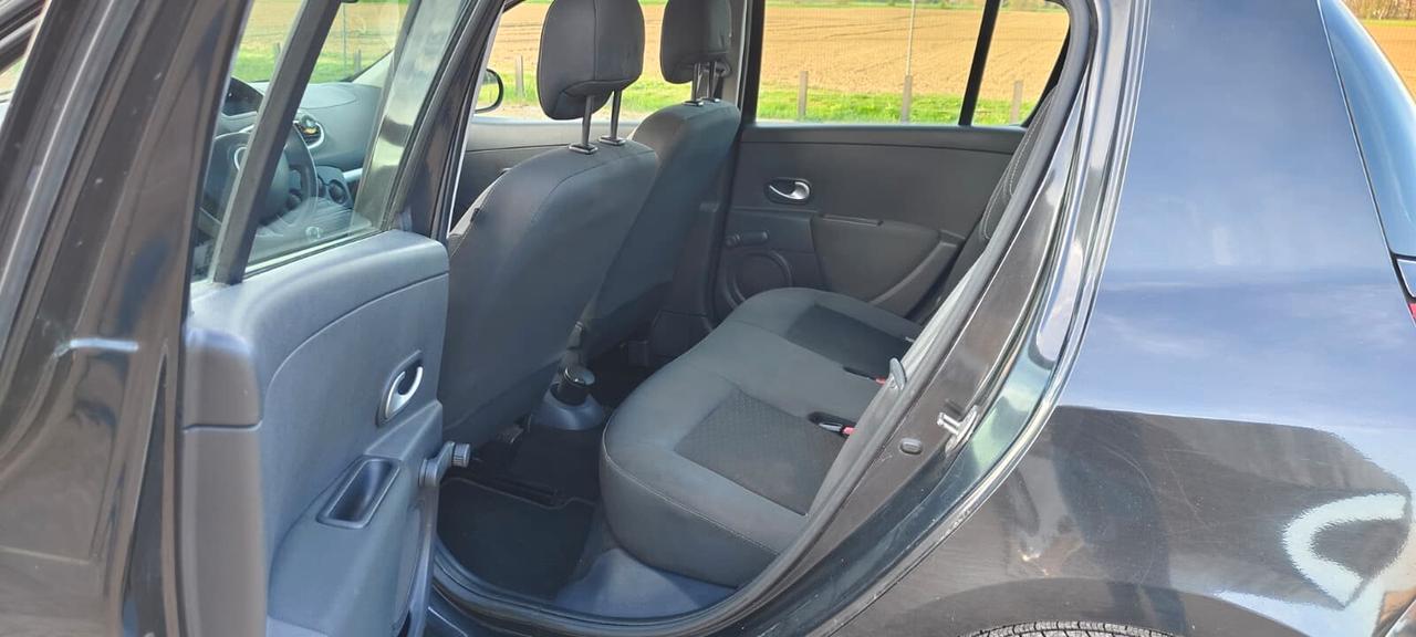 Renault Clio 1.2 16V 5 porte Luxe