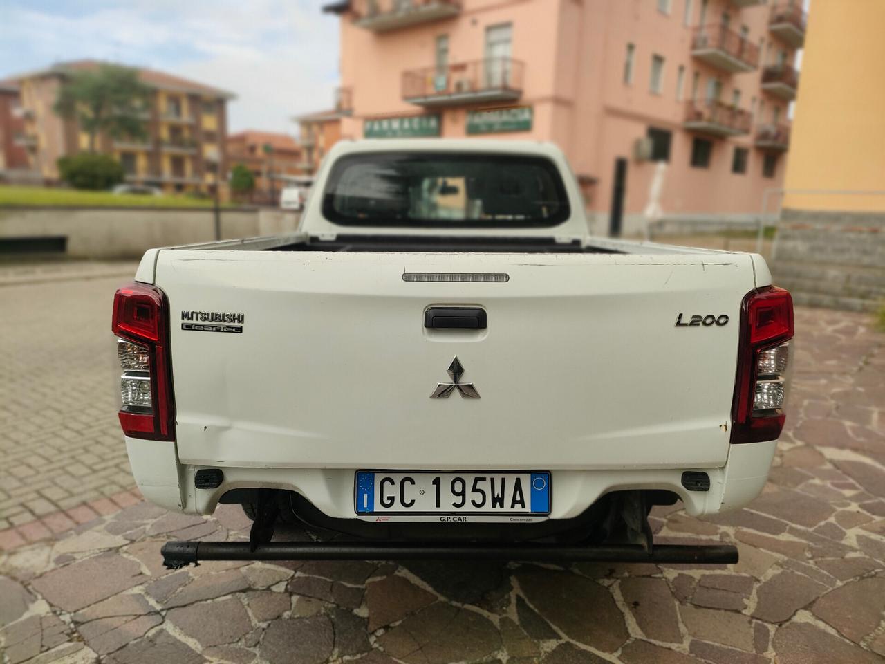 Mitsubishi L200 2.3 TD 4WD IVA ESCLUSA