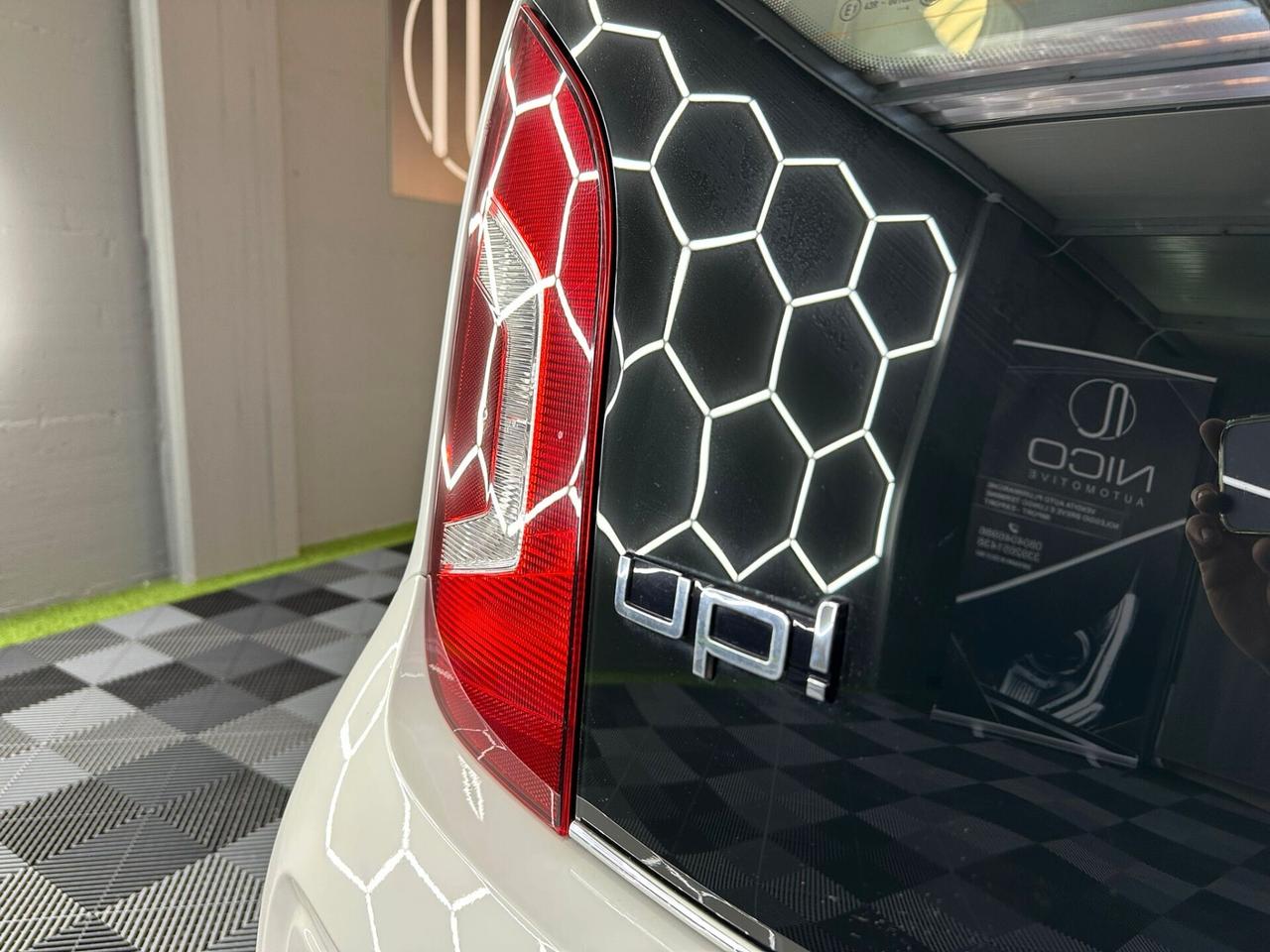 Volkswagen up! 1.0 5p. R-line