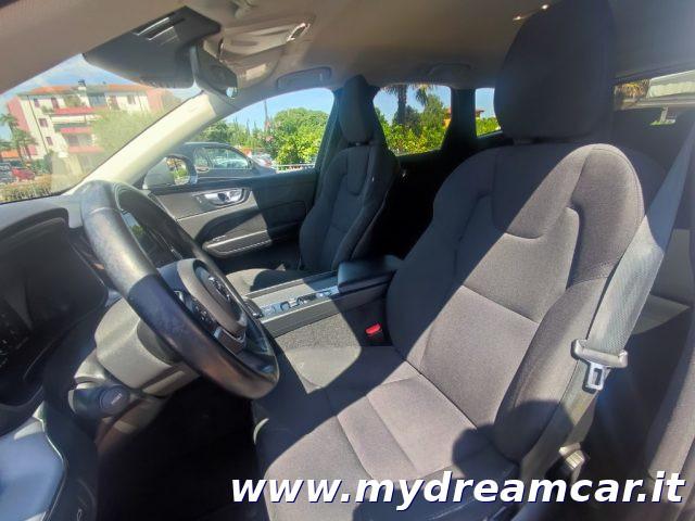 VOLVO XC60 B4 (d) AWD Geartronic Momentum Pro