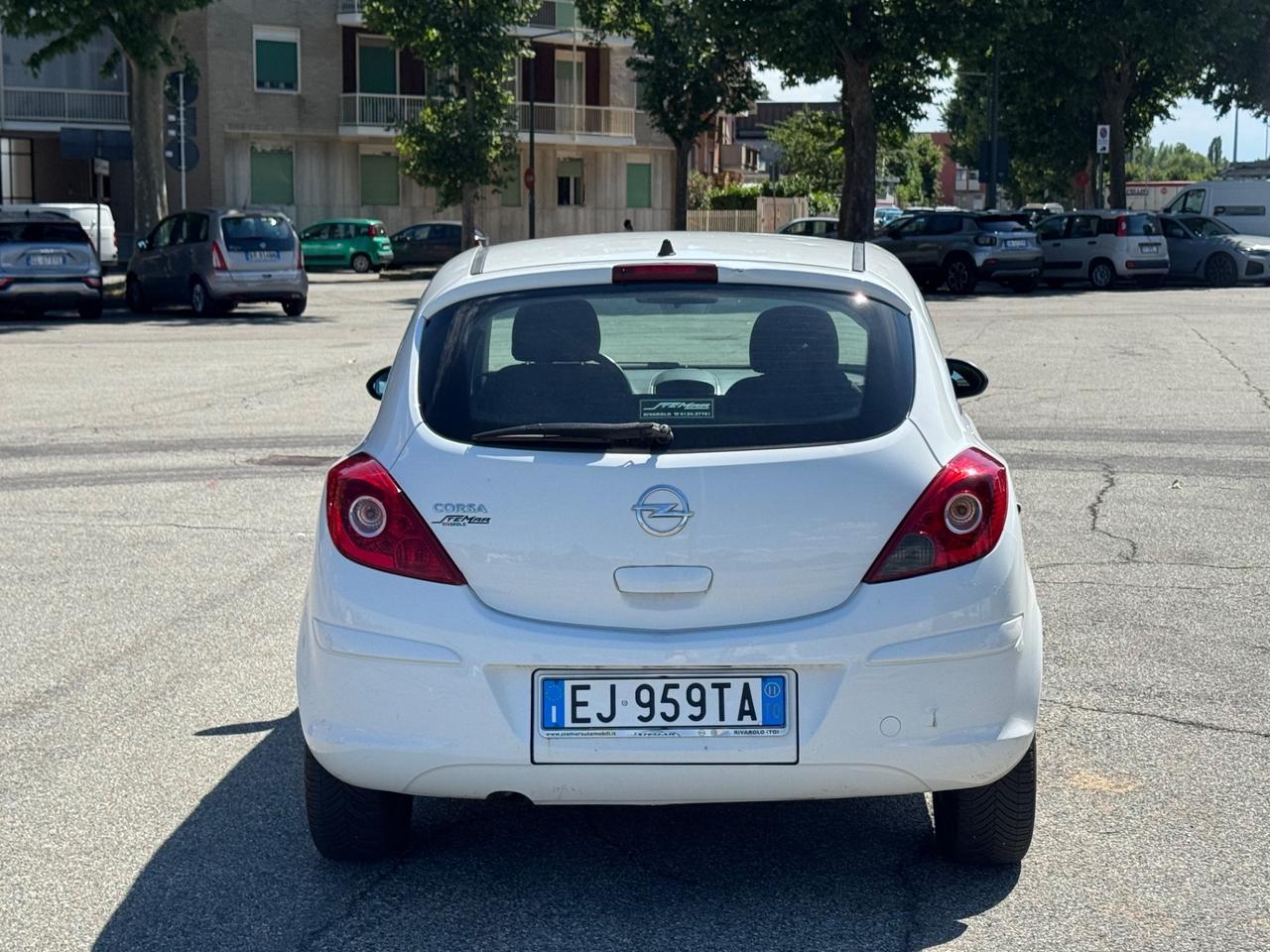 Opel Corsa 1.2 3 porte b-color