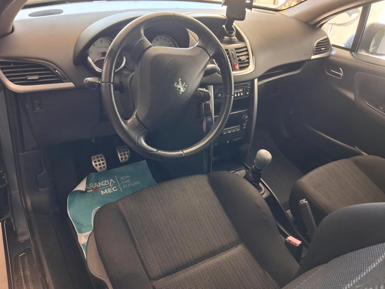 Peugeot 207 1.6 8V HDi 112CV CC Féline