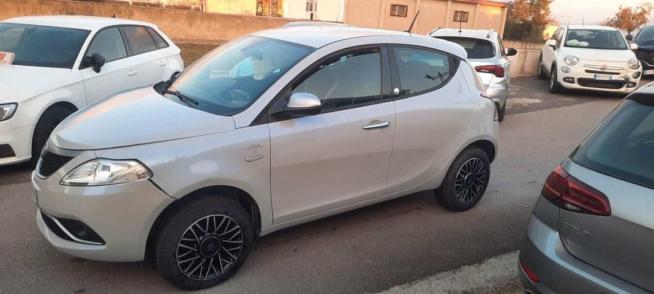 Lancia Ypsilon 0.9 TwinAir 85 CV 5 porte Metano Ecochic Mya