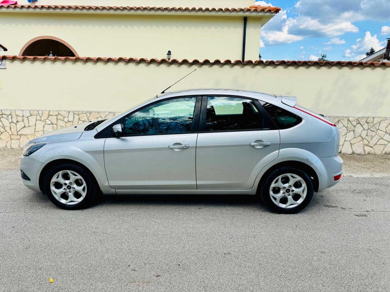Ford Focus 1.6 (115CV) 5p. Bz.- GPL Titanium