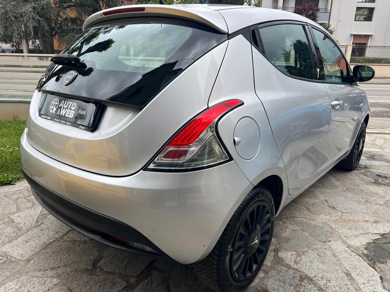 LANCIA YPSILON 1.2 69cv 5p SILVER UNICO PROP.