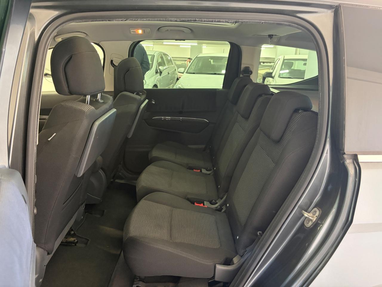 Peugeot 5008 1.6 HDi 112CV cambio robotizzato Tetto panoramico