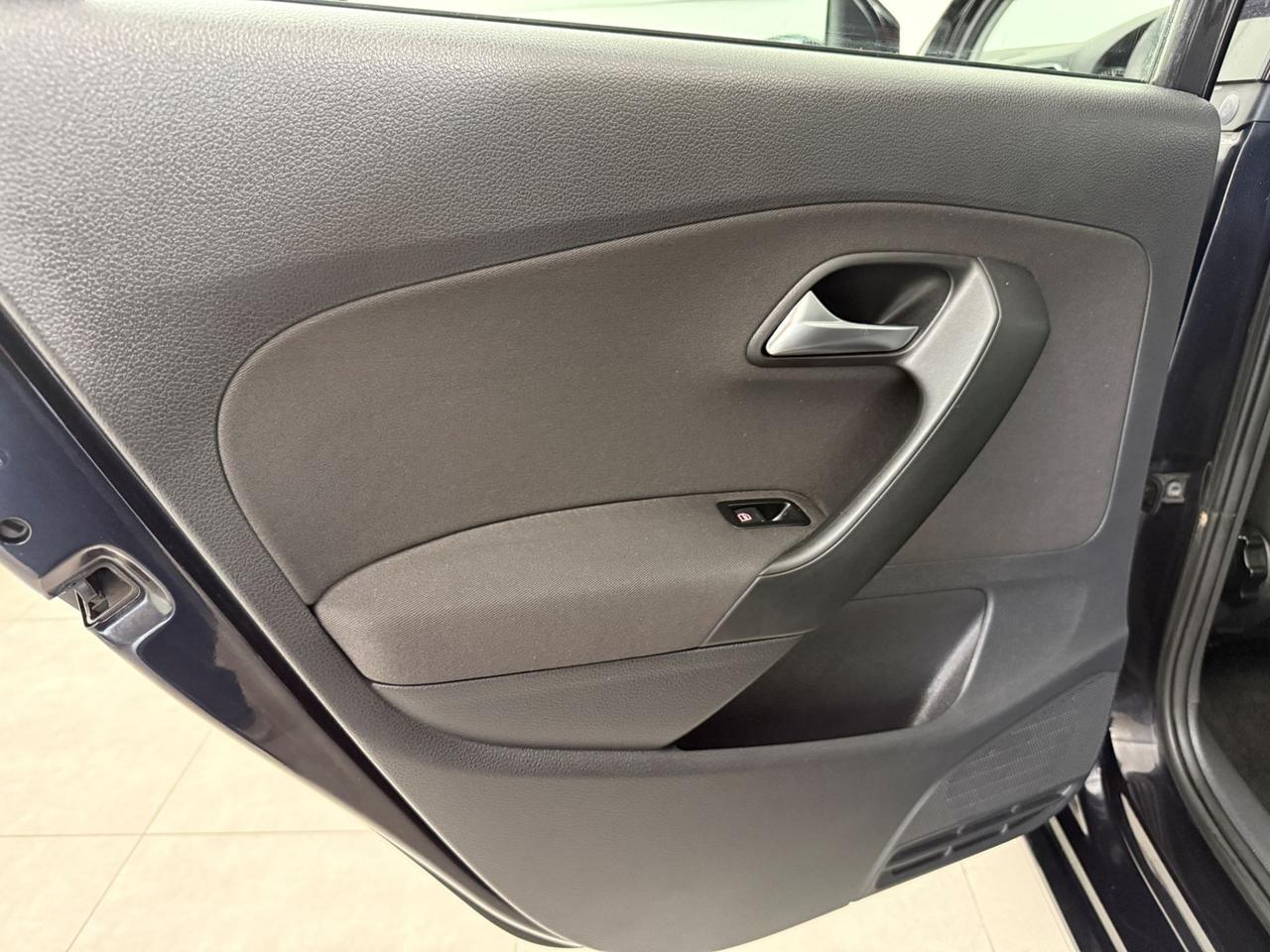 VOLKSWAGEN Polo V 2009 Polo 5p 1.2 Comfortline 70cv