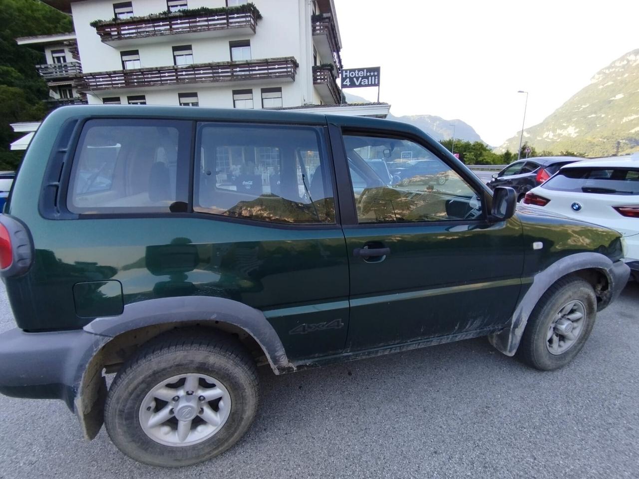 Nissan Terrano II 2.7 TD 3 porte Europe