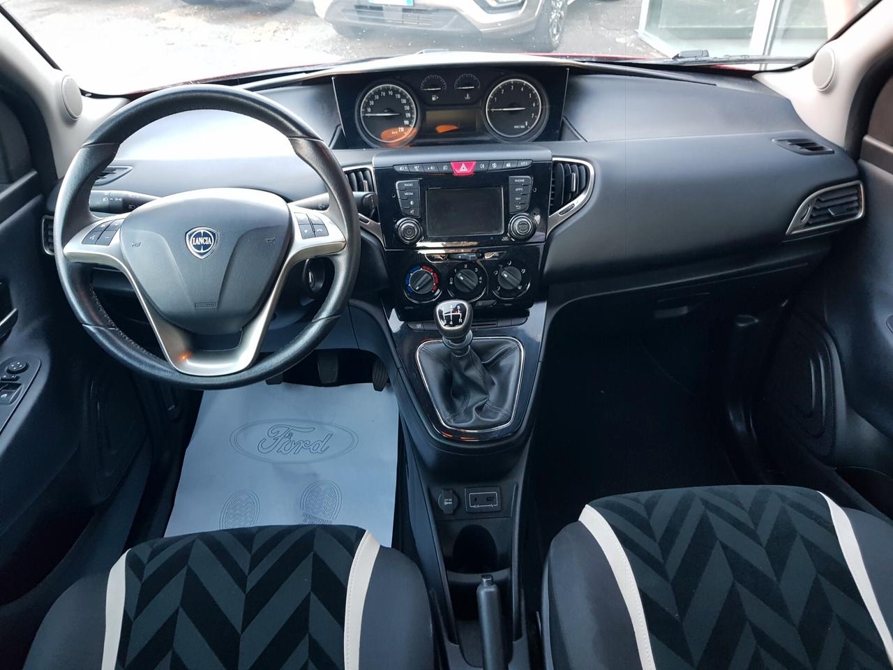 Lancia Ypsilon 1.2 69 CV 5 porte Silver GPL