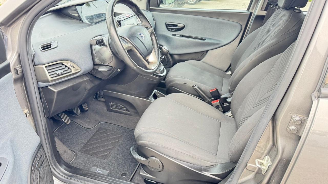 Lancia Ypsilon 1.0 FireFly 5 porte S&S Hybrid Ecochic Gold