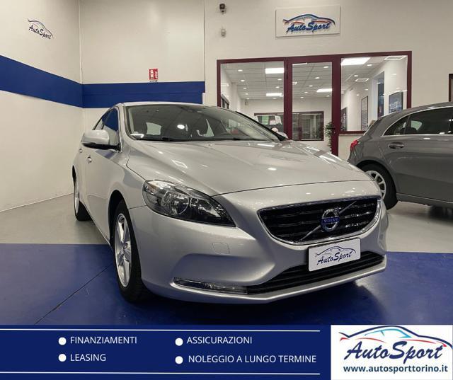 VOLVO V40 D3 Momentum