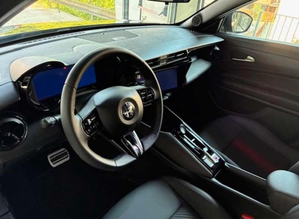 Alfa Romeo Junior 1.2 136 CV Hybrid eDCT6 Speciale AUTO A NOLEGGIO