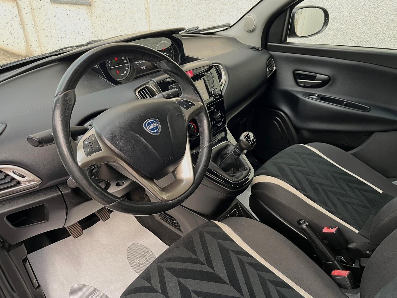 Lancia Ypsilon 1.2 69 CV 5 porte Gold