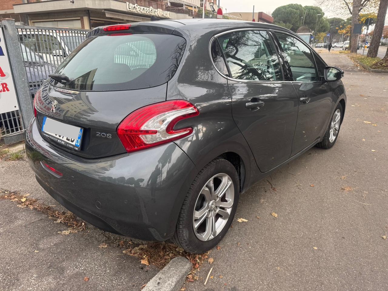 Peugeot 208 5P. 1.2 benz neopaten garanzia 12 mesi