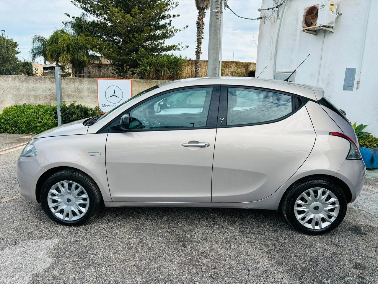 Lancia Ypsilon 1.2 69 CV 5 porte S&S Gold
